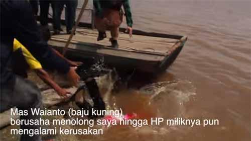 Anggota DPD RI Cantik Intsiawati Ayus Tercebur ke Sungai Indragiri