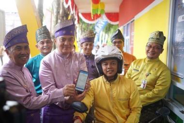 tak-terima-tunai-pembayaran-samsat-drive-thru-gajah-mada-pekanbaru-gunakan-qris-brk-syariah