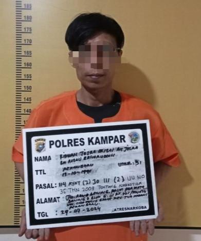 <b>Pakai Strategi <i>Under Cover Buy</i>, Polisi Ringkus Oknum <i>Driver</i> Ojol di Pekanbaru yang Berperan sebagai Kurir Narkoba</b>
