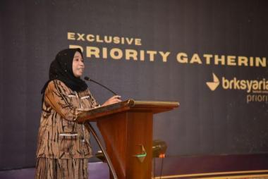 banyak-rasakan-manfaatnya-tokoh-perempuan-ini-ajak-pengusaha-di-riau-jadi-nasabah-prioritas-brk