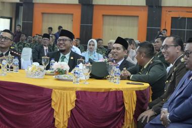 bperkuat-hubungan-dengan-tentara-ketua-sementara-dprd-indragiri-hilir-hadiri-resepsi-dan-syukuran