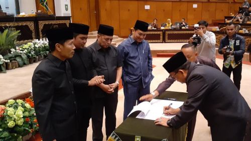 RAPBD Riau 2020 Disahkan Malam Hari, Nilainya Rp10,28 Triliun