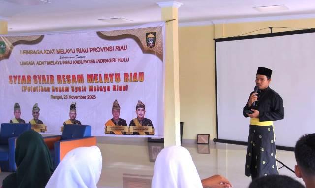 Tumbuhkan Kepedulian pada Seni Tradisi, LAMR Adakan “Syiar Syair Resam Melayu Riau” di Rengat