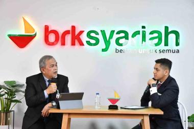 bbersama-dua-pakar-internasional-direktur-brk-syariah-isi-seminar-icbisea-2024-umrib