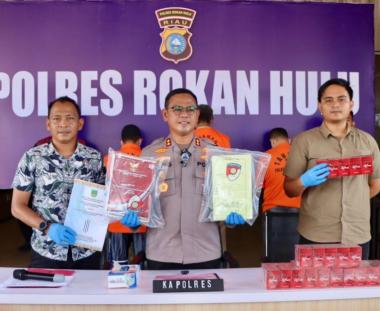 baparat-polres-rokan-hulu-riau-amankan-5-ribu-bungkus-rokok-tanpa-pita-cukaib