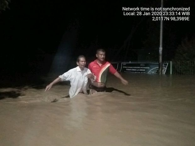 Pasutri Tewas dalam Mobil Terseret Banjir Bandang di Tapanuli Tengah, Ada yang Meninggal Tertimbun Lumpur
