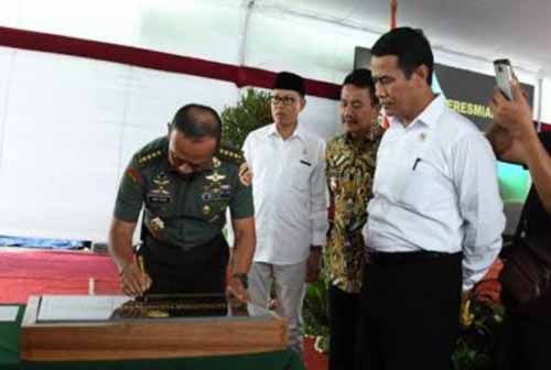 Panglima TNI Gatot Nurmantyo Datang ke Acara Penanaman Padi di Kabupaten Siak bersama Menteri Pertanian Andi Amran Sulaiman dan Kasad Jenderal Mulyono