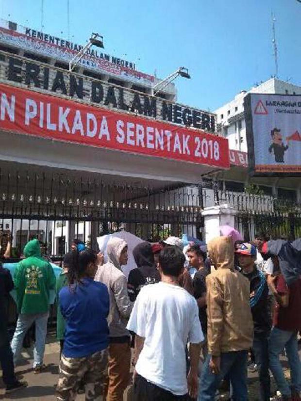 Dari Depan Kantor Kemendagri, Aliansi Pemuda Riau Desak Percepatan Pemilihan Wakil Bupati Rokan Hulu