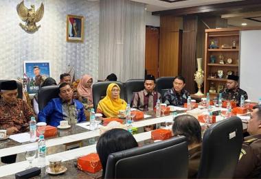 bkomisi-i-dprd-riau-kunker-ke-kejati-perkuat-sinergi-dan-bahas-sejumlah-isu-strategisb