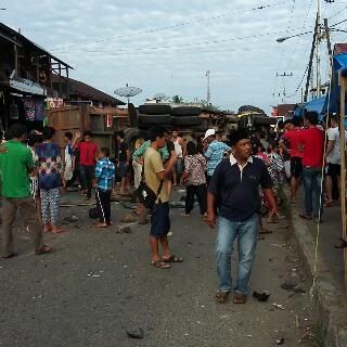 Truk Terguling di Pasar Lubukjambi Kuansing, 2 Orang Tewas