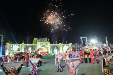 bribuan-warga-padati-pembukaan-mtq-ke44-riau-di-telukkuantan-syiar-islam-berpadu-dengan-kemegahan