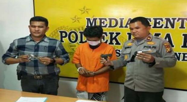 Ternyata di Pekanbaru Ada Warga yang Buka ”Usaha” Jasa Servis Senjata Api, Orangnya Ditangkap Polisi Saat Santai di Kedai