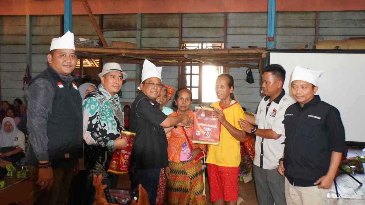 <b>Tingkatkan Partisipasi Pemilih Pilkada Riau 2024, KPU Bertandang ke Suku Adat Talang Mamak di Inhu</b>