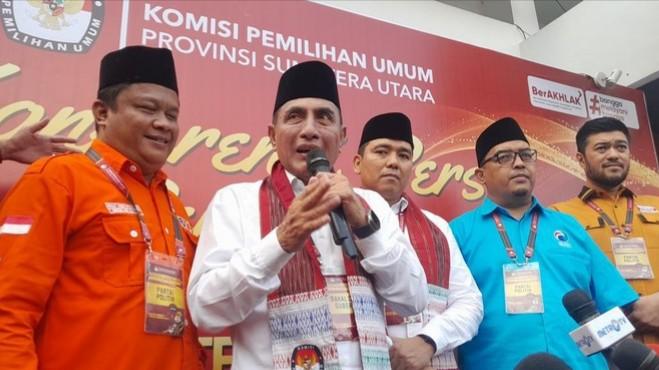 <b>Dua Bakal Pasangan Calon Gubernur-Wagub Sumut Sudah Mendaftar ke KPU, Edy Rahmayadi: Ini Bukan soal Menantu, tidak Menantu</b>