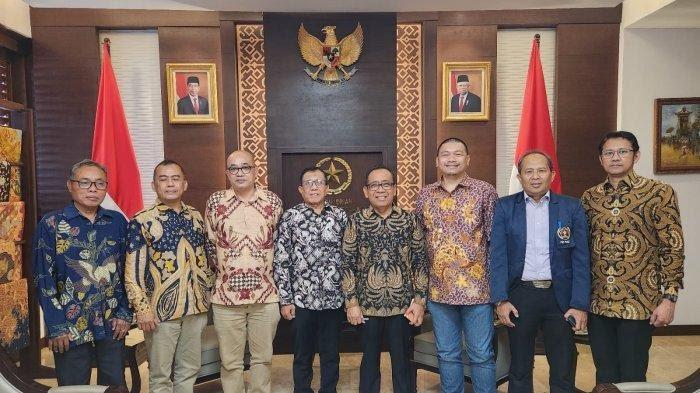 <b>Mensesneg Dukung PWI Pusat Wujudkan Pembangunan Graha Pers Pancasila di Yogyakarta dan Pusat Diklat Wartawan Internasional di Palembang</b>