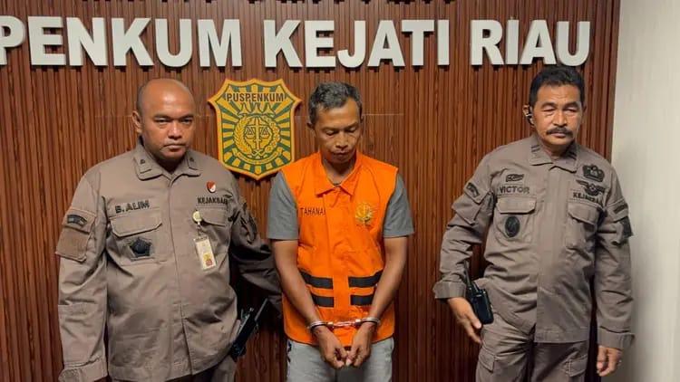 <b>8 Tahun Buron, Terpidana Kasus Korupsi di Riau Ditangkap Jaksa</b>