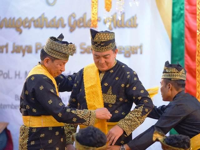 Kapolda Riau Sah Digelar Datuk Seri, Gelar Melekat Selama Hayat Dikandung Badan