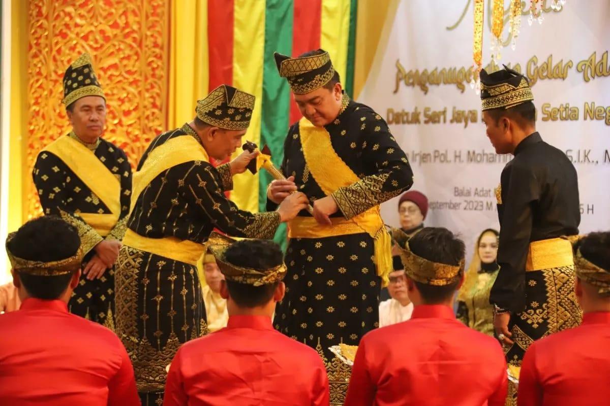 Dianugerahi Gelar Adat Datuk Seri Jaya Perkasa Setia Negeri, Kapolda: Sampai Akhir Hayat, Saya adalah Riau