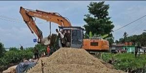 <b>Longsor di Jalan Lintas Tembilahan-Rengat Mulai Ditangani</b>
