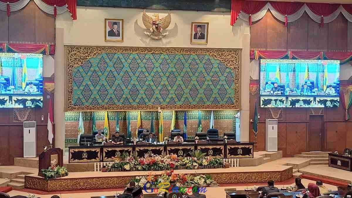 <b>DPRD Riau Ajukan Dua Ranperda tentang Informasi Publik dan Ketahanan Keluarga</b>