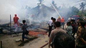 Akibat Arus Pendek Listrik, 4 Rumah Semipermanen di Jalan Subrantas Ludes Terbakar