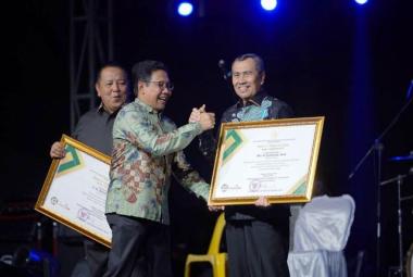peduli-ekonomi-desa-gubernur-syamsuar-terima-penghargaan-dari-kemendes-pdtt