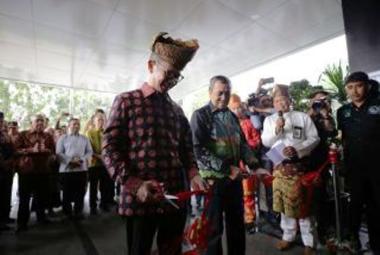 resmikan-kantor-ojk-riau-gubri-minta-sinergi-dan-kolaborasi-dipertahankan