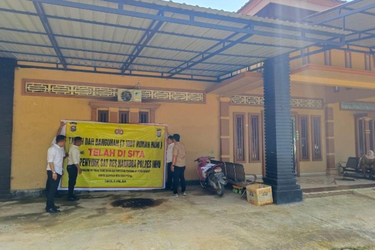 <b>Rumah Mewah Milik Mak Gadi si ”Ratu Narkoba” di Indragiri Hulu Riau Disita Polisi</b>