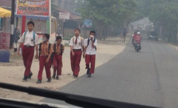 Kabut Asap Semakin Pekat di Riau, Sekolah Belum Diliburkan