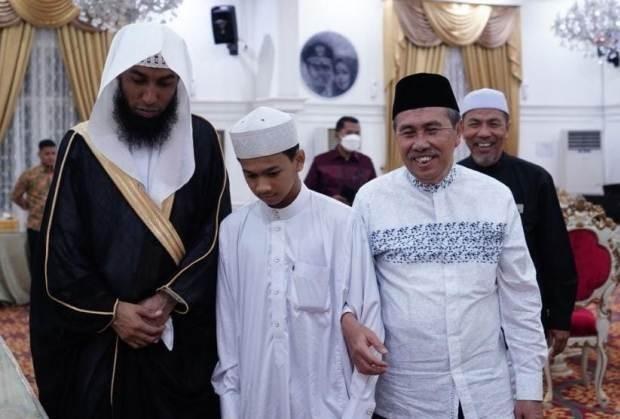 Silaturahmi dengan Syekh dari Yaman, Gubri Berharap Riau Jadi Penggerak Tahfiz Quran di Sumatera