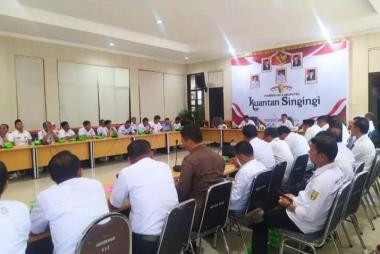 mengawali-tugas-pjs-bupati-kuantan-singingi-silaturahmi-bersama-pejabat-pemkab