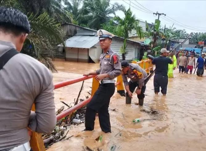 <b>700 Rumah di Kabupaten Inhil Provinsi Riau Terendam Banjir, Warga Terpaksa Mengungsi</b>