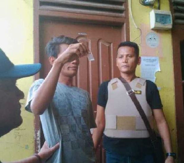 Aparat Gabungan Bersenjata Lengkap Kepung Kampung Narkoba di Pekanbaru