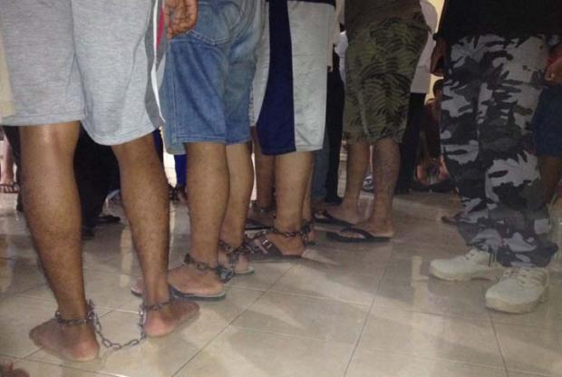 Lima Pria Terlalu Asik Teler Sabu di Sebuah rumah Jalan Pelita 2 Kota Duri sampai Tak Sadar Polisi Datang