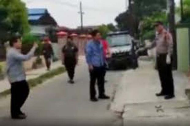 Anggota DPRD Medan Cekcok dengan Polisi soal Pemakaman PDP: Mana Corona biar Kutelan, Enggak Takut Aku Mati…