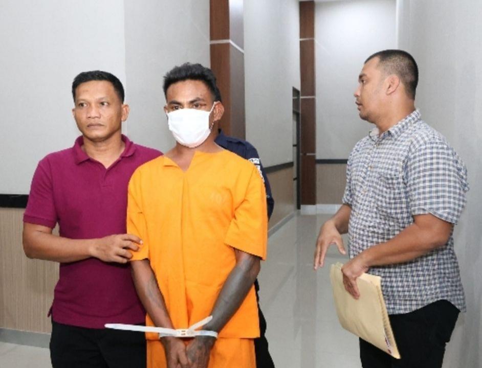<b>Aparat Ditreskrimum Polda Riau Ringkus Pelaku Penikaman Seorang Polisi dan Dua Warga di Rohil</b>