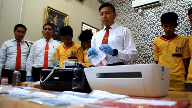 Dibelanjakan ke Warung-warung Kecil, Sindikat Pembuat dan Pengedar Uang Palsu di Riau Digulung Polisi