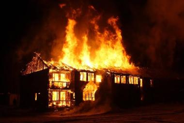 bkakek-81-tahun-dan-istri-tewas-akibat-rumahnya-dibakar-anak-di-bawah-umur-di-bengkalisb