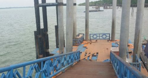 Belum Lama Selesai Dibangun, Ponton Jembatan Desa Bantar Kepulauan Meranti Sudah Rusak Parah