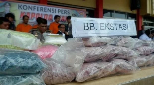 Masuk ke Riau Dijemput Becak Laut, Ratusan Kilogram Narkoba dari Malaysia Berakhir di Parit