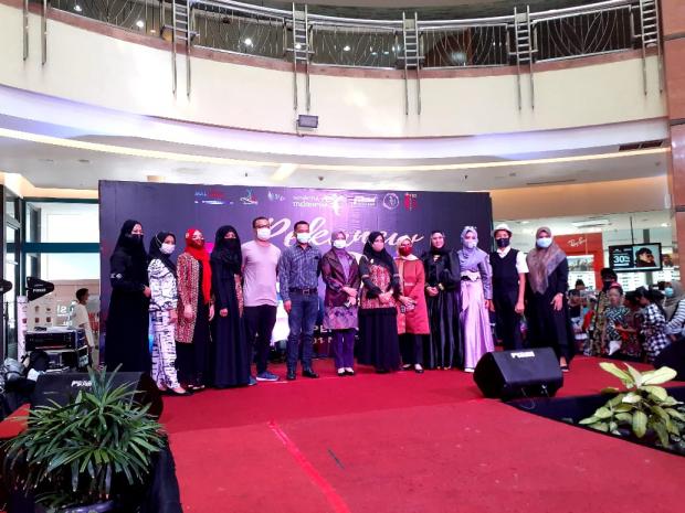Perkenalkan UMKM Basis Kearifan Lokal, KFDI Riau Gelar Pameran Busana Bertajuk ”Rona Melayu”