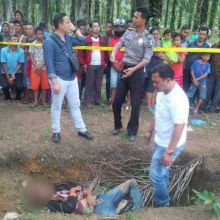 mayat-pria-tanpa-identitas-berbaju-batik-merah-ditemukan-di-kebun-sawit-kecamatan-balaijaya-rohil